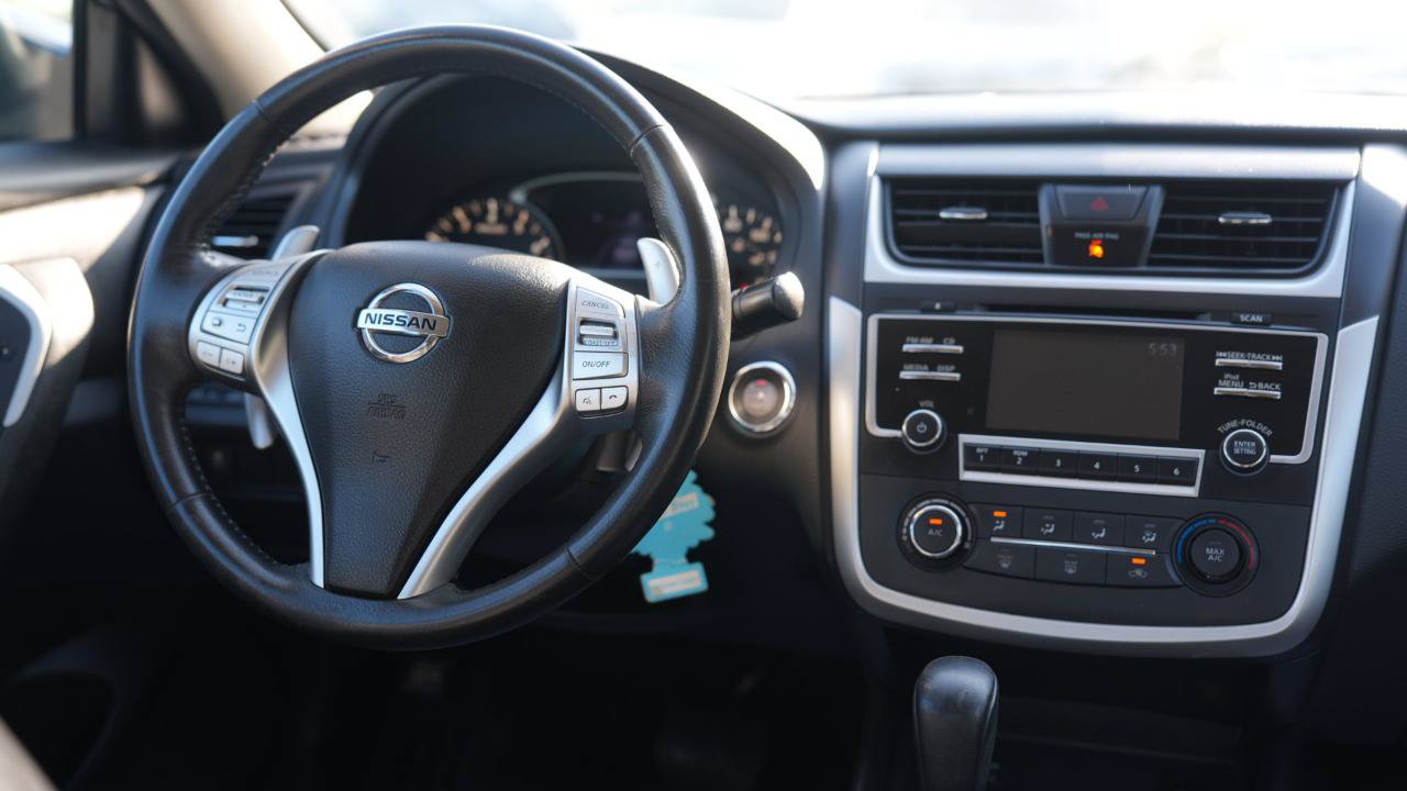 Used 2017 Nissan Altima 2.5 SR w/ Midnight Edition Package FWD image 11