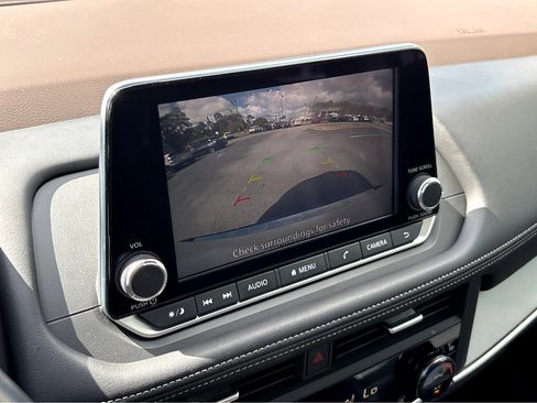 Used 2023 Nissan Rogue SV w/ SV Premium B Package image 8