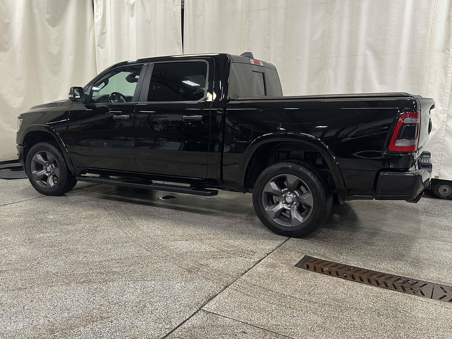 Used 2020 RAM 1500 Big Horn w/ Built-to-serve Edition AWD/4WD image 3