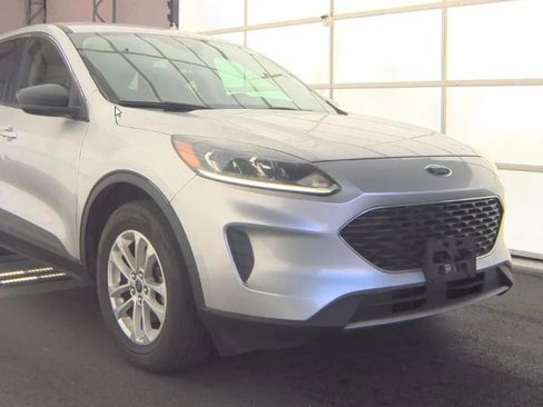 Used 2020 Ford Escape SE image 4