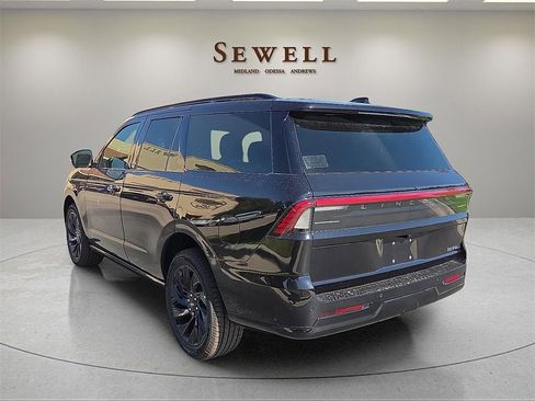 New 2025 Lincoln Navigator Reserve w/ Jet Appearance Package image 3