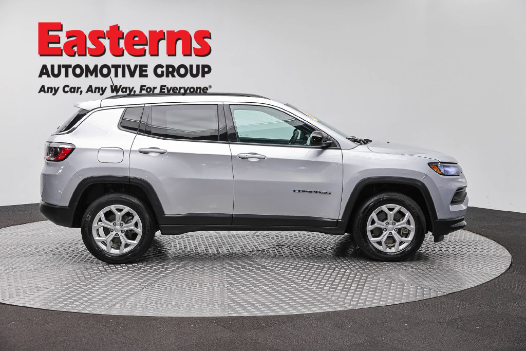 Used 2024 Jeep Compass Latitude AWD/4WD image 5