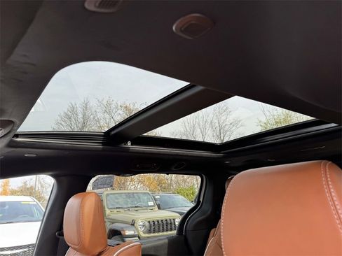 New 2026 Chrysler Pacifica Pinnacle image 4