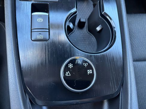 Used 2024 Nissan Rogue SV image 23