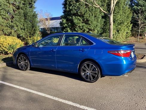 Used 2016 Toyota Camry image 9