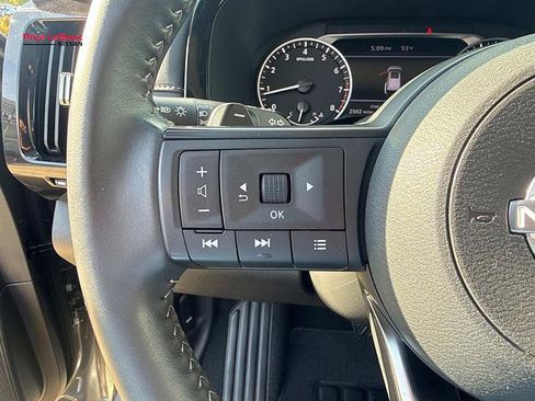 Certified 2025 Nissan Pathfinder SV FWD image 21