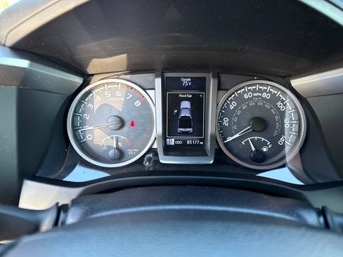 Used 2017 Toyota Tacoma Limited w/ Tow Package AWD/4WD image 18