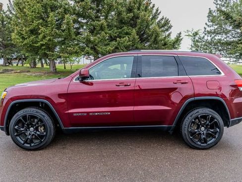Used 2019 Jeep Grand Cherokee Laredo AWD/4WD image 10