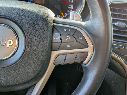 Used 2017 Jeep Grand Cherokee Laredo w/ Quick Order Package 2BE image 16