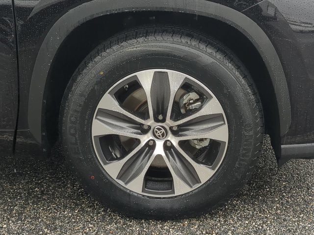 Used 2022 Toyota Highlander XLE FWD image 11