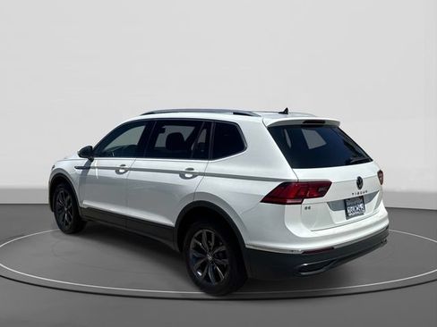 Used 2023 Volkswagen Tiguan SE w/ Panoramic Sunroof Package FWD image 5