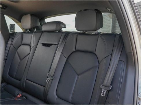 Certified 2025 Porsche Macan image 35