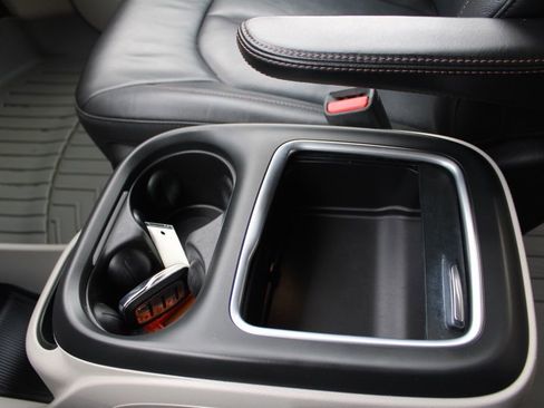 Used 2017 Chrysler Pacifica Touring-L Plus w/ Advanced Safetytec Group image 48