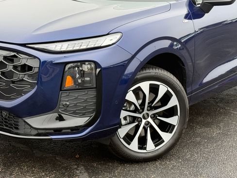 New 2026 Audi Q3 quattro 2.0T AWD/4WD image 2