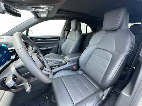 New 2025 Porsche Macan Electric image 5