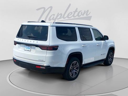 Used 2024 Jeep Wagoneer Series II w/ Flexible Seating Group RWD image 6