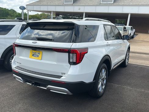New 2026 Ford Explorer Platinum RWD image 8