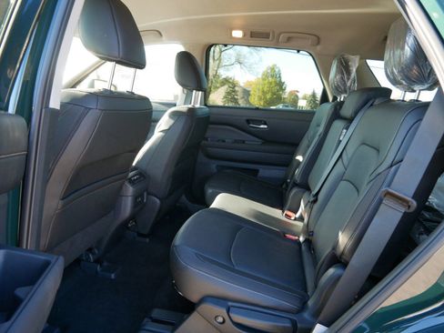 New 2025 Nissan Pathfinder SL image 6