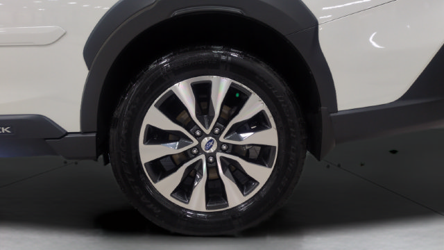 Certified 2025 Subaru Outback Touring AWD/4WD image 28