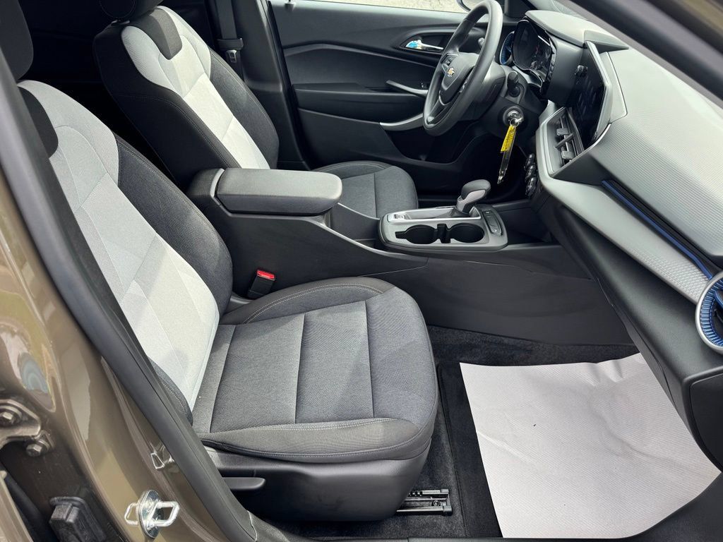 Certified 2024 Chevrolet Trax LS w/ Driver Confidence Package FWD image 19