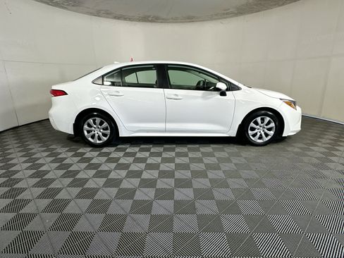 Used 2025 Toyota Corolla LE FWD image 2