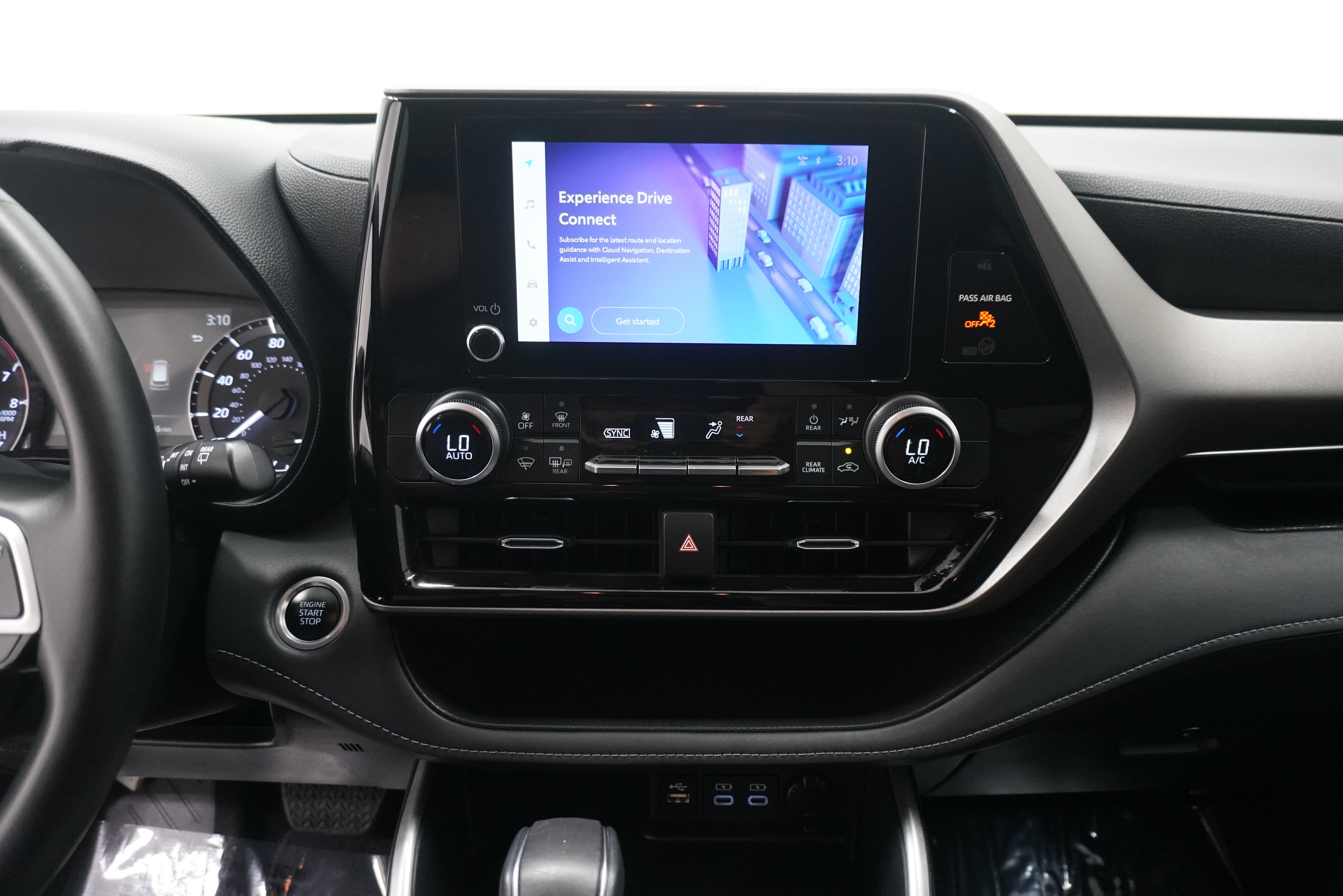 Used 2024 Toyota Highlander LE FWD image 21