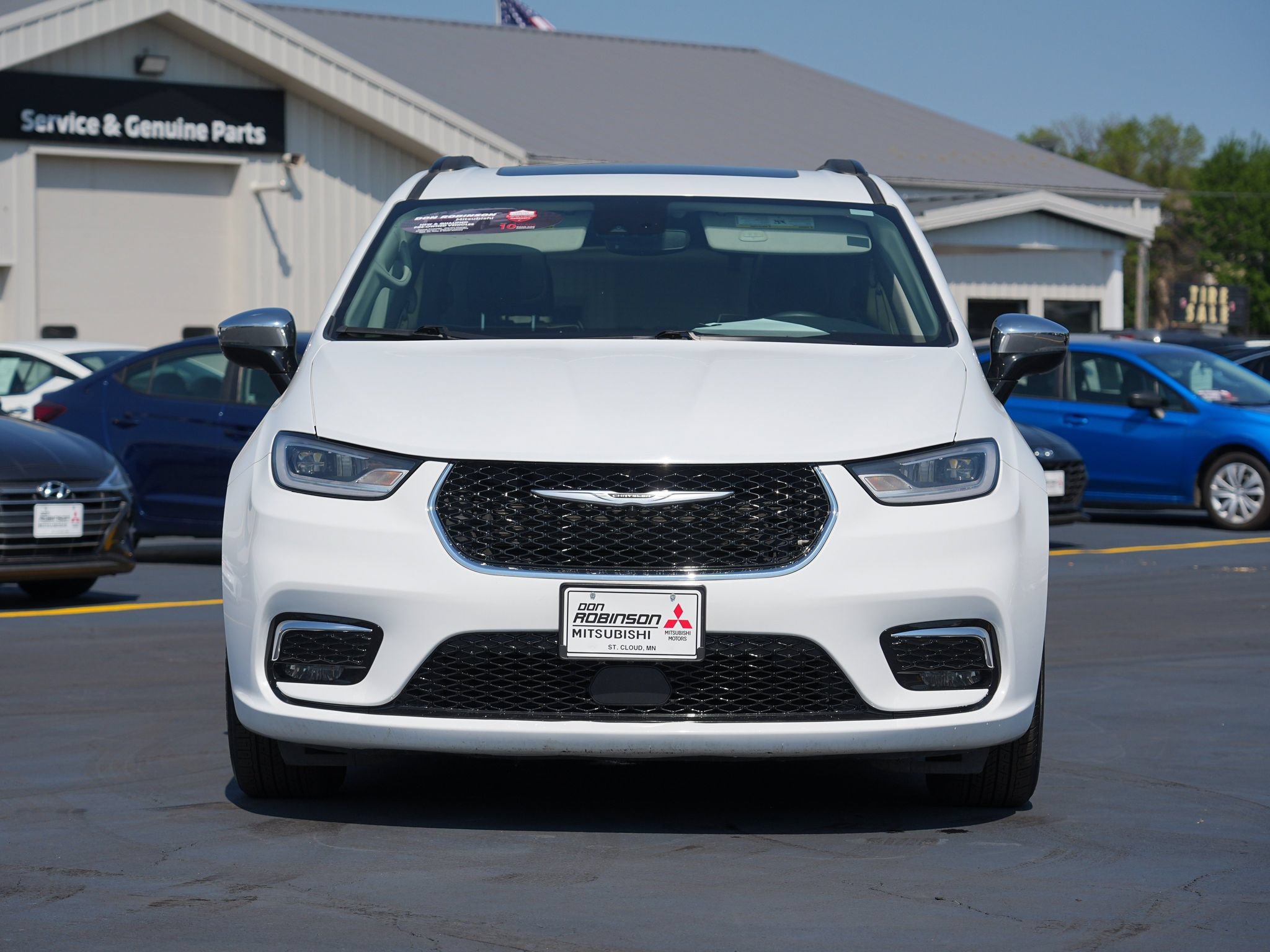 Used 2023 Chrysler Pacifica Limited FWD image 9
