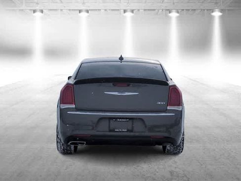 Used 2019 Chrysler 300 Touring image 7