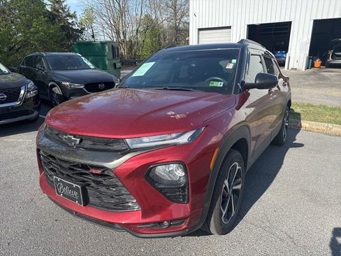 Used 2023 Chevrolet TrailBlazer RS w/ Sun and Liftgate Package image 2
