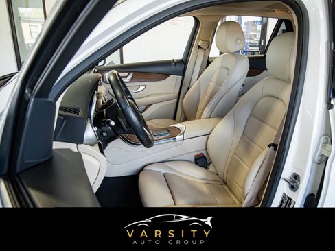 Used 2021 Mercedes-Benz GLC 300 4MATIC w/ Premium Package image 10