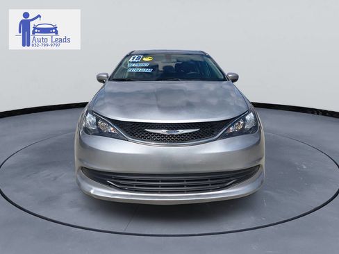 Used 2019 Chrysler Pacifica LX w/ Tire & Wheel Group image 4