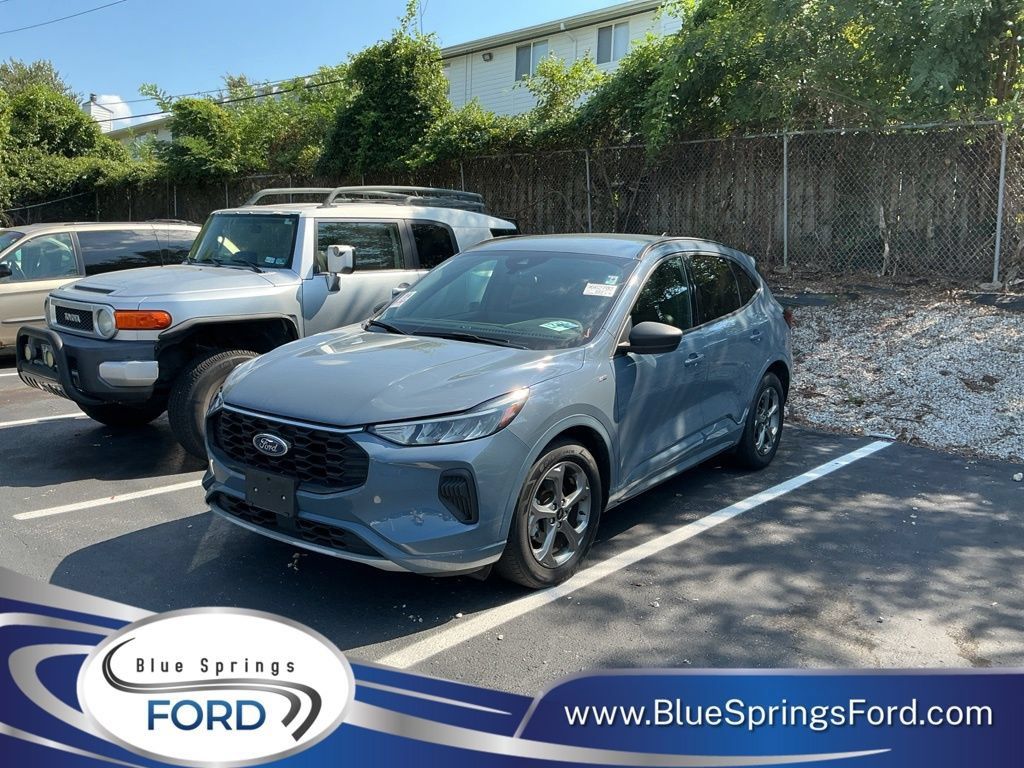 Used 2024 Ford Escape ST-Line w/ Tech Pack #1 FWD image 1