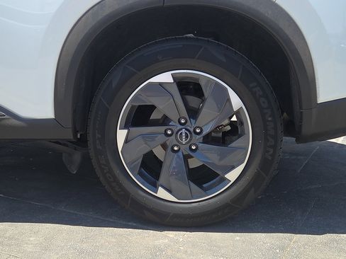 Used 2025 Nissan Rogue SV FWD image 5