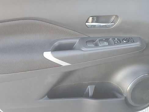 Used 2022 Nissan Kicks SV image 39