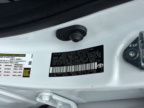 Used 2025 Toyota Corolla SE FWD image 35