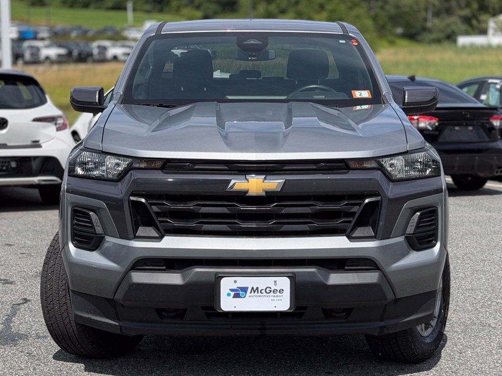 Used 2024 Chevrolet Colorado LT AWD/4WD image 2