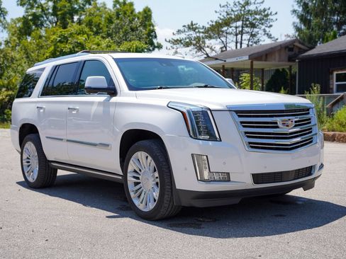 Used 2020 Cadillac Escalade Platinum AWD/4WD image 11
