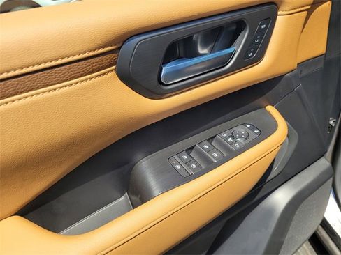 New 2025 Nissan Armada SL image 8