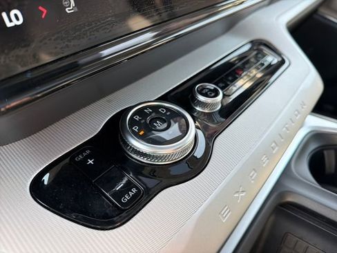 Used 2025 Ford Expedition Active image 26