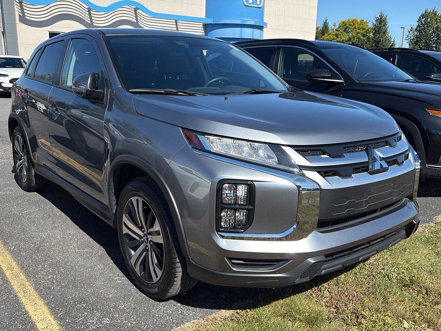 Used 2025 Mitsubishi Outlander Sport SE AWD/4WD image 2