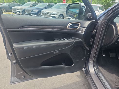 Used 2015 Jeep Grand Cherokee Overland AWD/4WD image 11
