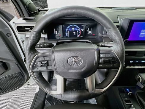 Certified 2024 Toyota Tacoma SR5 AWD/4WD image 10