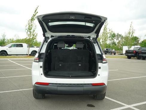 Used 2023 Jeep Grand Cherokee L Laredo image 18