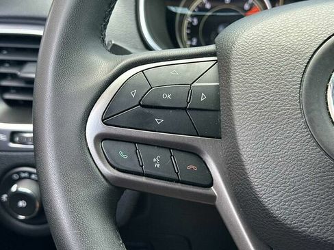 Used 2020 Jeep Cherokee Latitude Plus AWD/4WD image 27