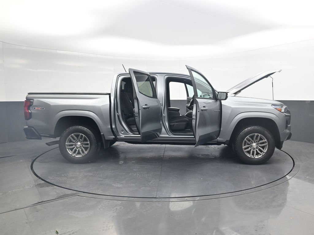 Used 2023 Chevrolet Colorado LT AWD/4WD image 44
