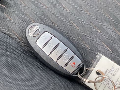 Used 2019 Nissan Rogue SV image 24