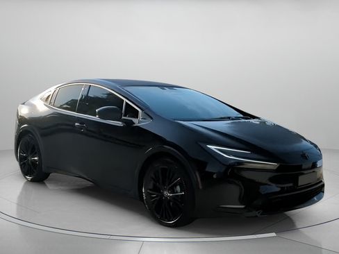 Used 2026 Toyota Prius FWD image 2