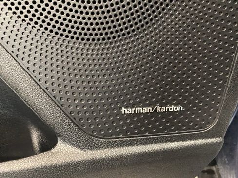 Used 2020 Kia Niro EX Premium image 31