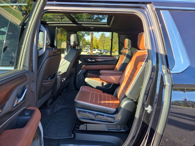 Used 2023 GMC Yukon XL Denali Ultimate w/ LPO, Floor Liner Package AWD/4WD image 19