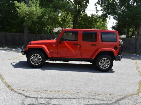 Used 2014 Jeep Wrangler Unlimited Rubicon w/ Connectivity Group AWD/4WD image 3